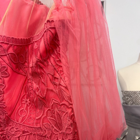 Elegant Red Long Sleeve Lace Dress - Picture 5 of 5